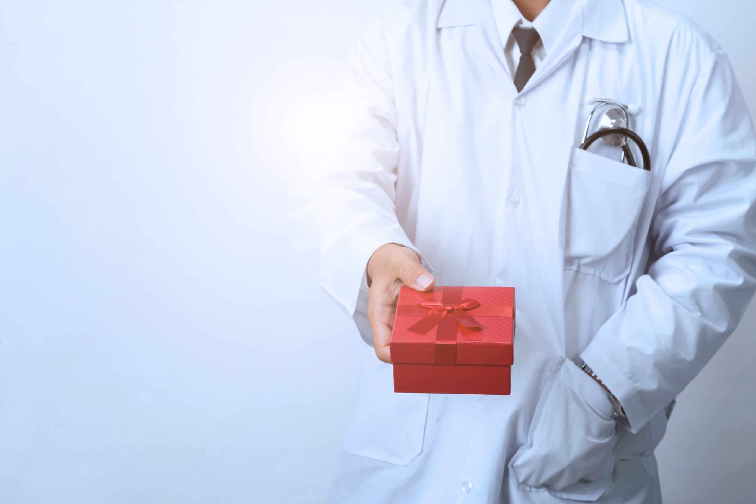 60-incredible-gifts-for-doctors-gift-ideas-cafe